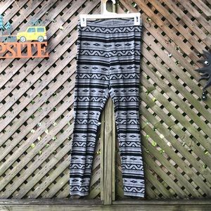 Old navy grey and black pattern leggings